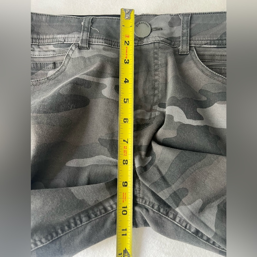 Democracy Women's Stretchy Camouflage Pants - Size: 10 - Picture 7 of 9